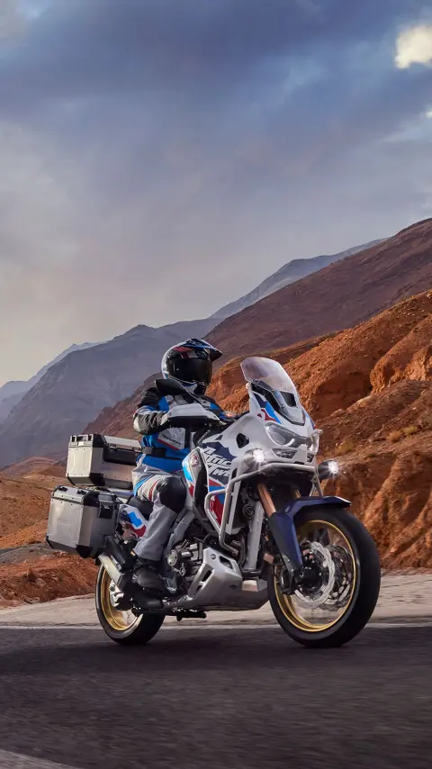 CRF1100 Africa Twin Adventure Sports im Gebirge.